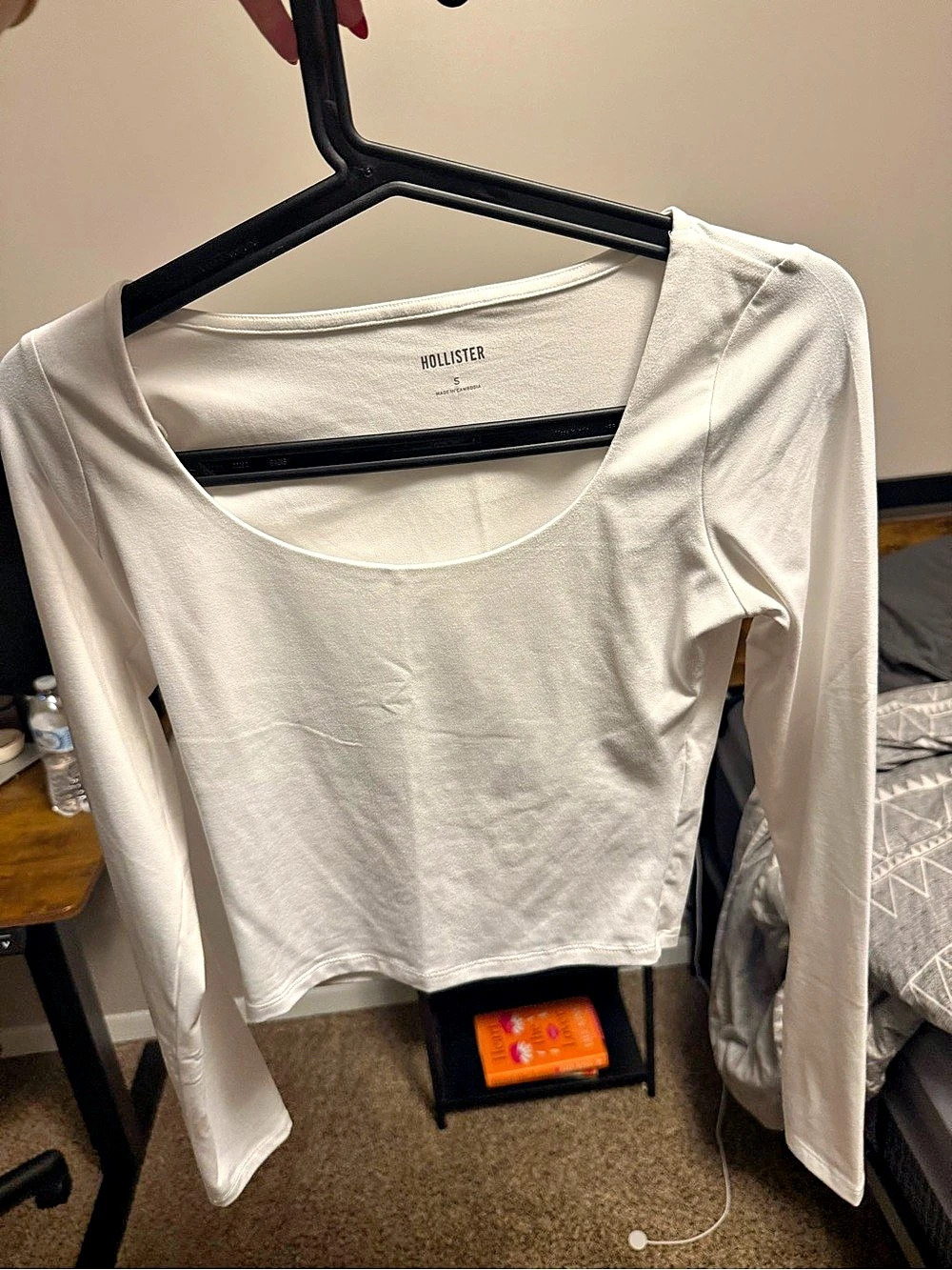 Hollister Long-Sleeve Scoop Top Crop Top in White
